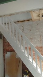 Nieuwe trap in woonhuis geplaatst